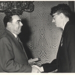 Награждение в июне 1961 года орденС.С. Лавров и Л.И. Брежнев. Награждение в июне 1961 года орденом Ленинаом Ленина