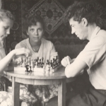 Отец со старшими дочерьми Ольгой (слева) и Ириной. В середине 1962 год